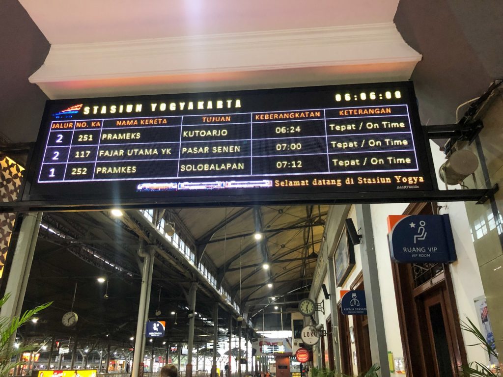 Yogyakarta train screen tugu station announcements times departures