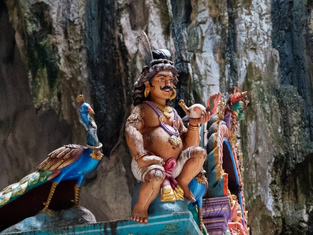 Hindu statue cave temple