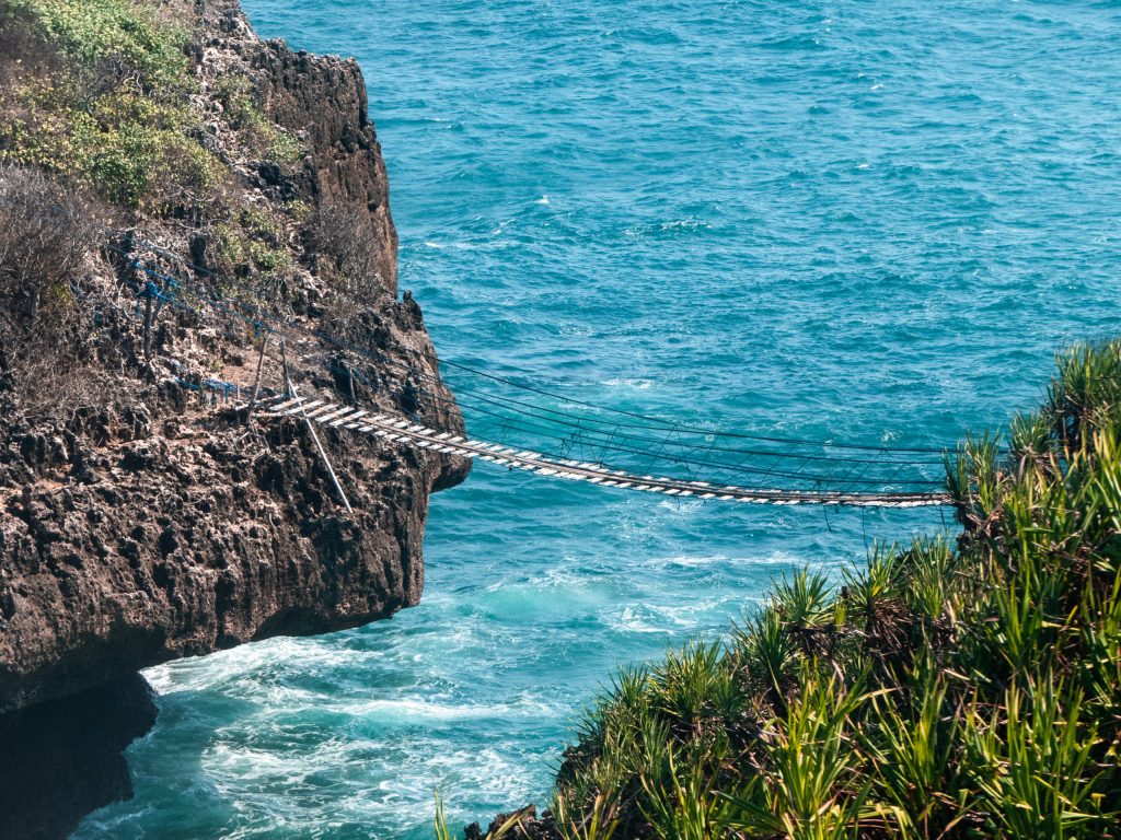 kalong beach yogyakarta rope bridge