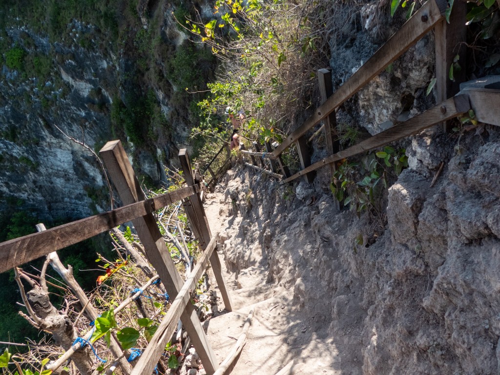 Cliff hike Nusa Penida railing