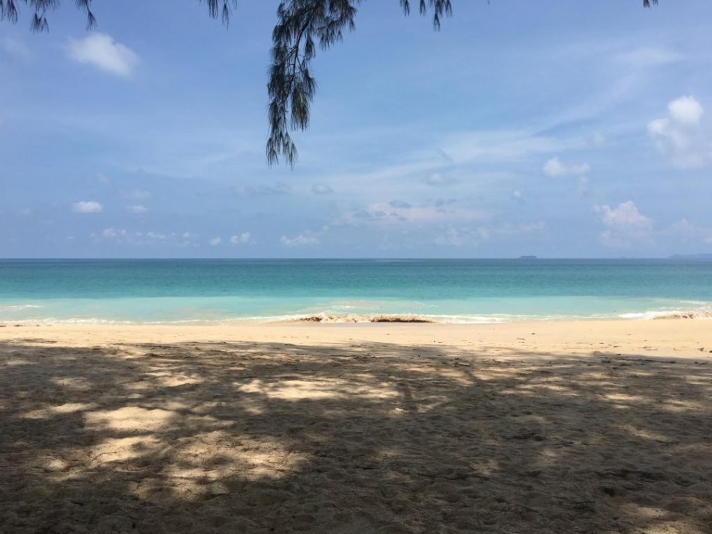 beach in koh lanta on an island hopping trip for 2 weeks through thailand