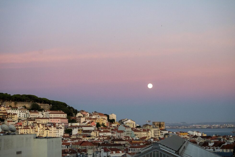 lisbon viewpoint sunset on a 4 day itinerary