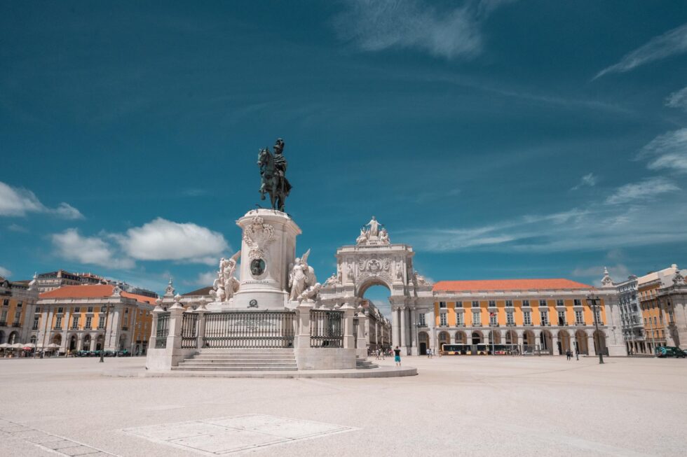 Lisbon praca du comercio empty no people blue sky for a 4 day itinerary