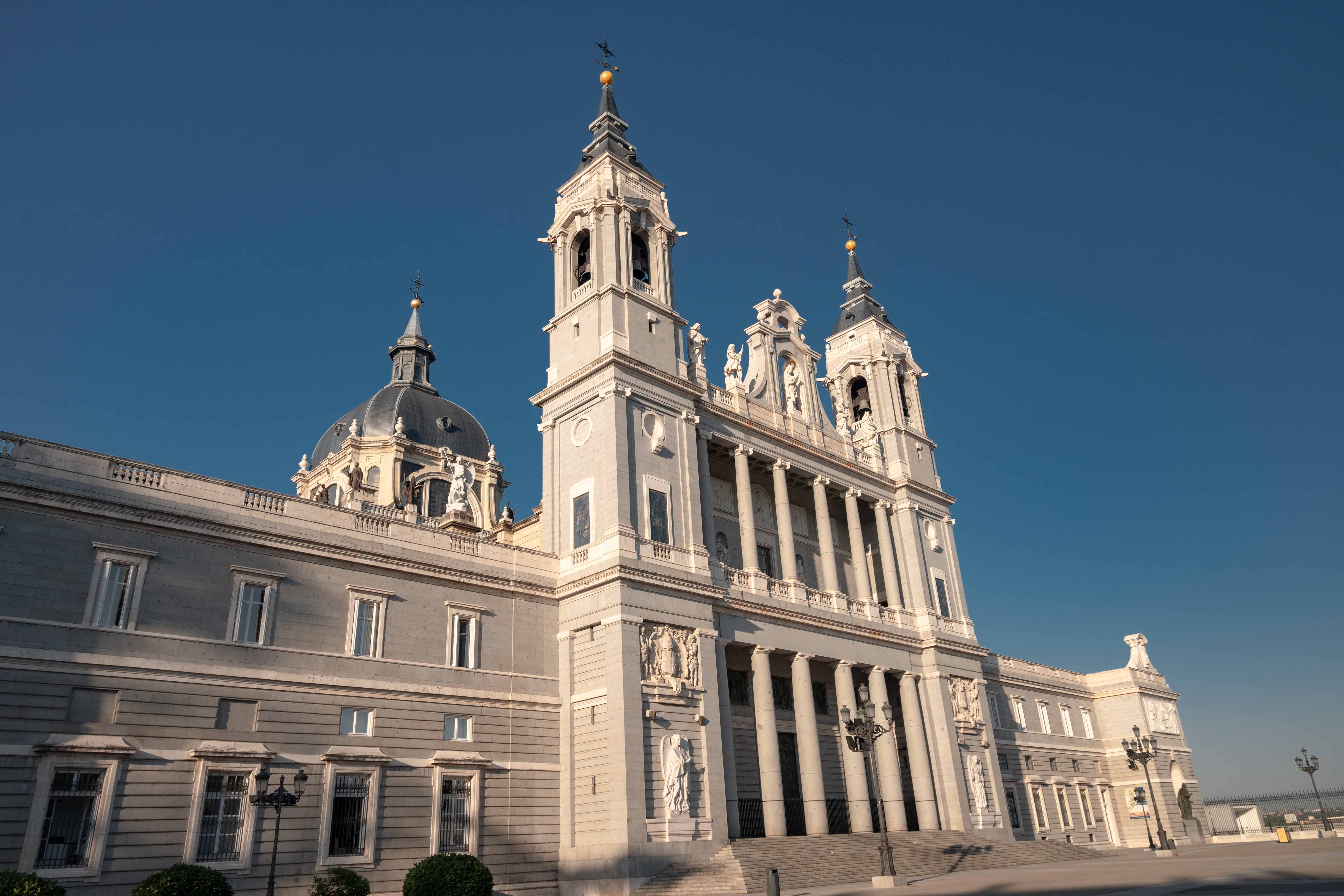 Madrid budget-friendly guide save money backpackers affordable Almudena 