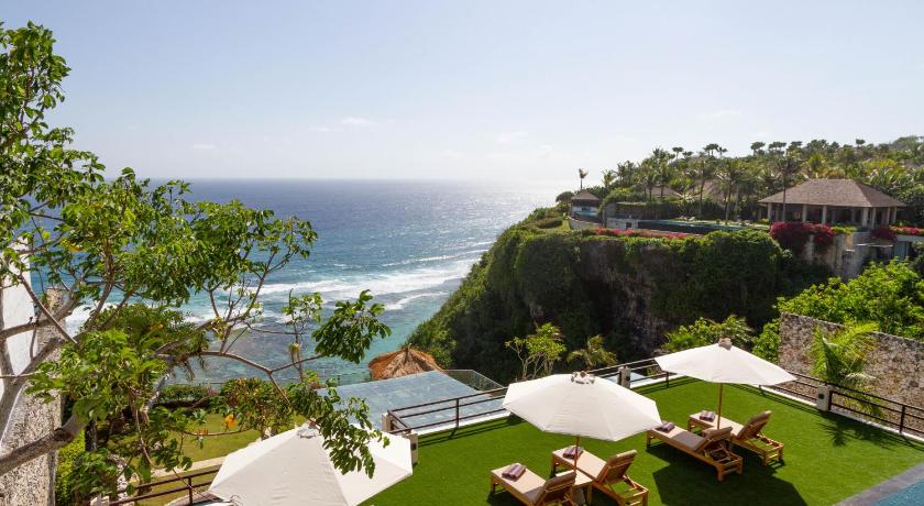 uluwatu beachfront villa maiara bali