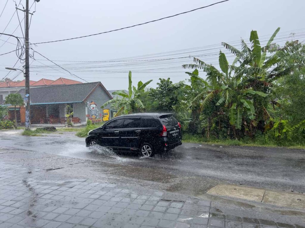 rain street indonesia car