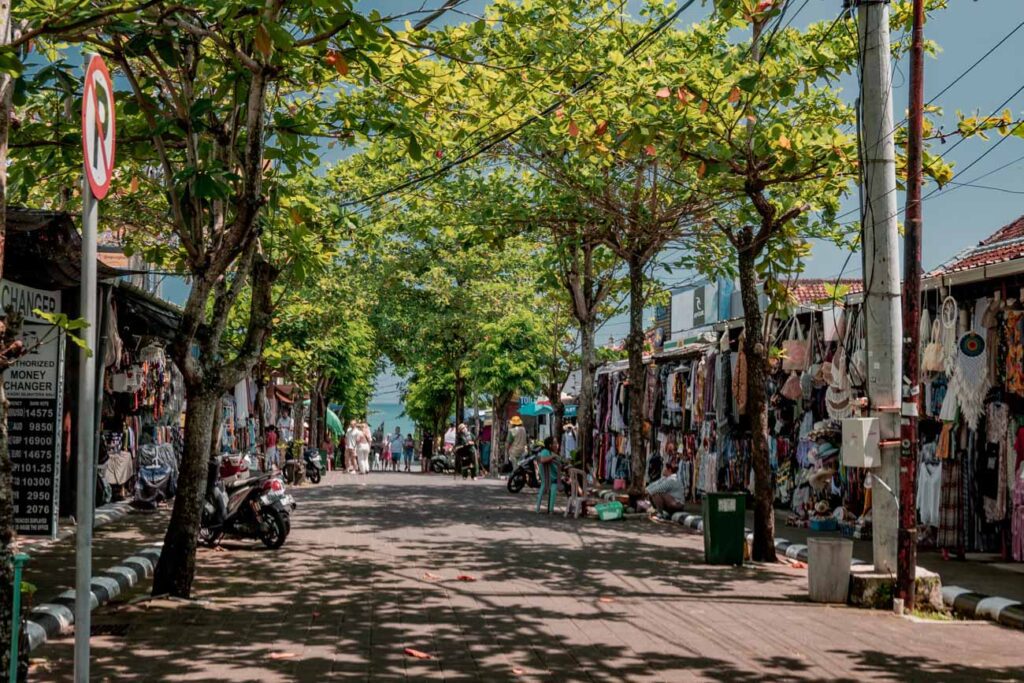 sidewalks bali souvenirshops tanah lot road