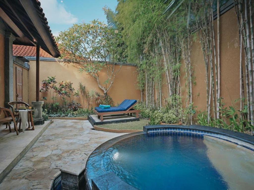 round pool overlooking terrace, sunloungers and garden