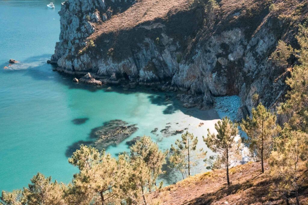 france crozon peninsula beach hiike blue water white sand