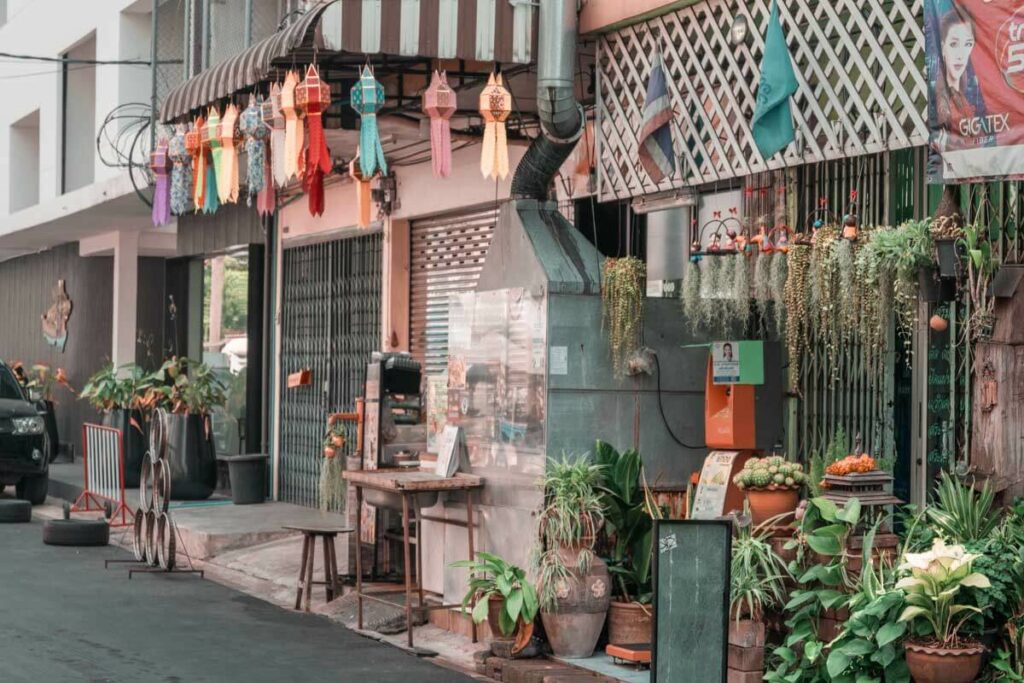 back streets of bangkok small neighbourhood which you can explore on a birthday bike tour