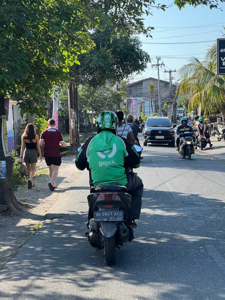 gojek and grab in Bali driver on bike