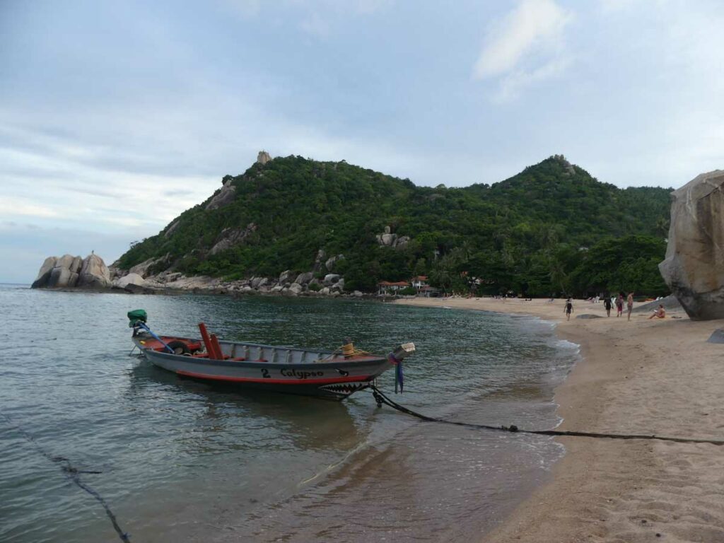 tanote bay koh tao boat tied to rock with cloudy sky