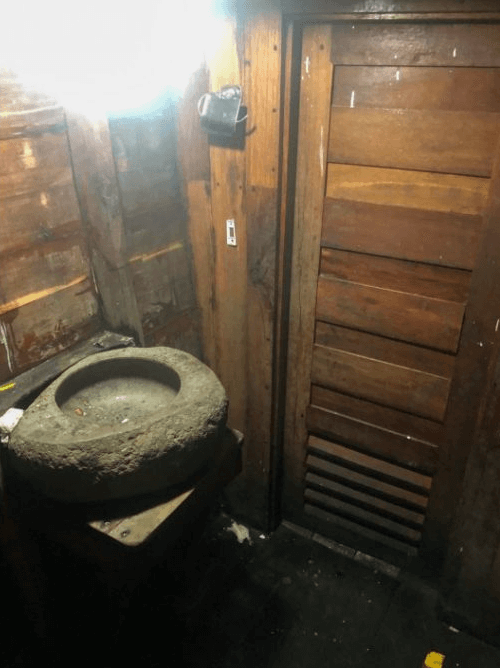 bathrooms on gili trawangan party boat