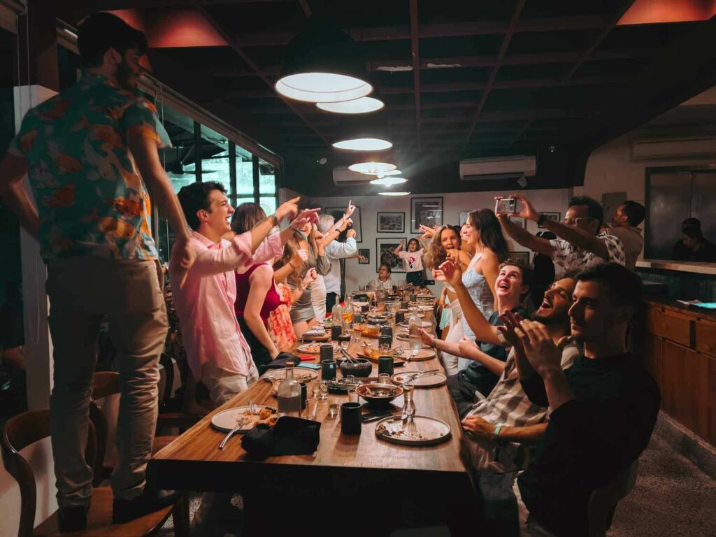 samesa experience dinner people dancing