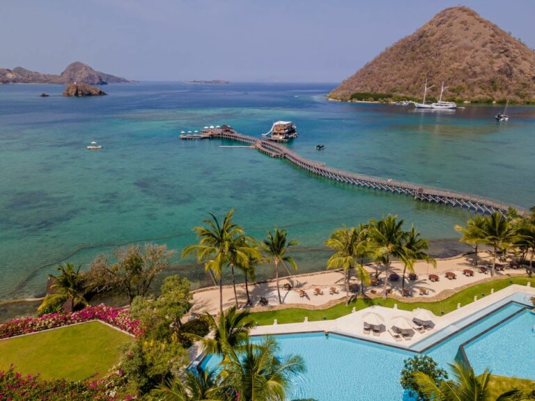Labuan Bajo Bandara Komodo pengemudi ojek lokal