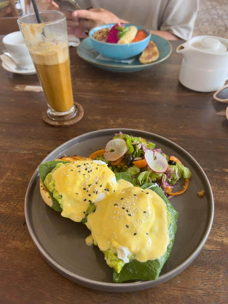 Nyom Nyom poached eggs benedict