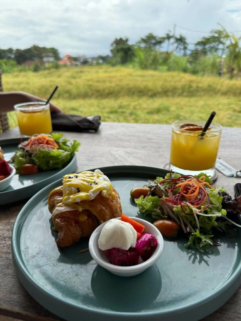 Padi Club breakfast with ricefield view